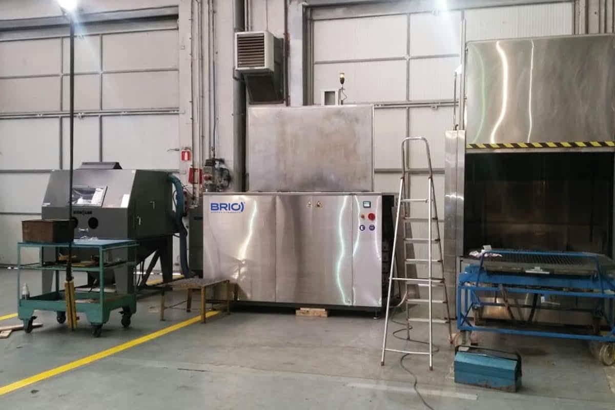 Sample of ultrasonic cleaning machine installed in a naval maintenance workshop. 1500 l machine capacity.