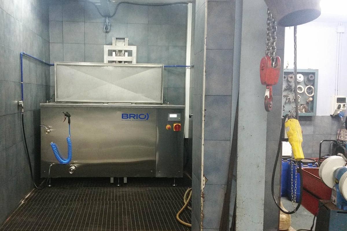 Sample of ultrasonic cleaning machine installed in a naval maintenance workshop. 1000 l machine capacity.